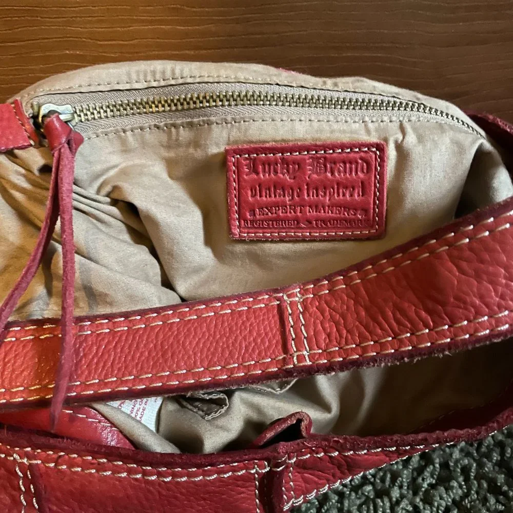 Lucky Red LeatherPebble Hobo bag - Picture 6 of 9